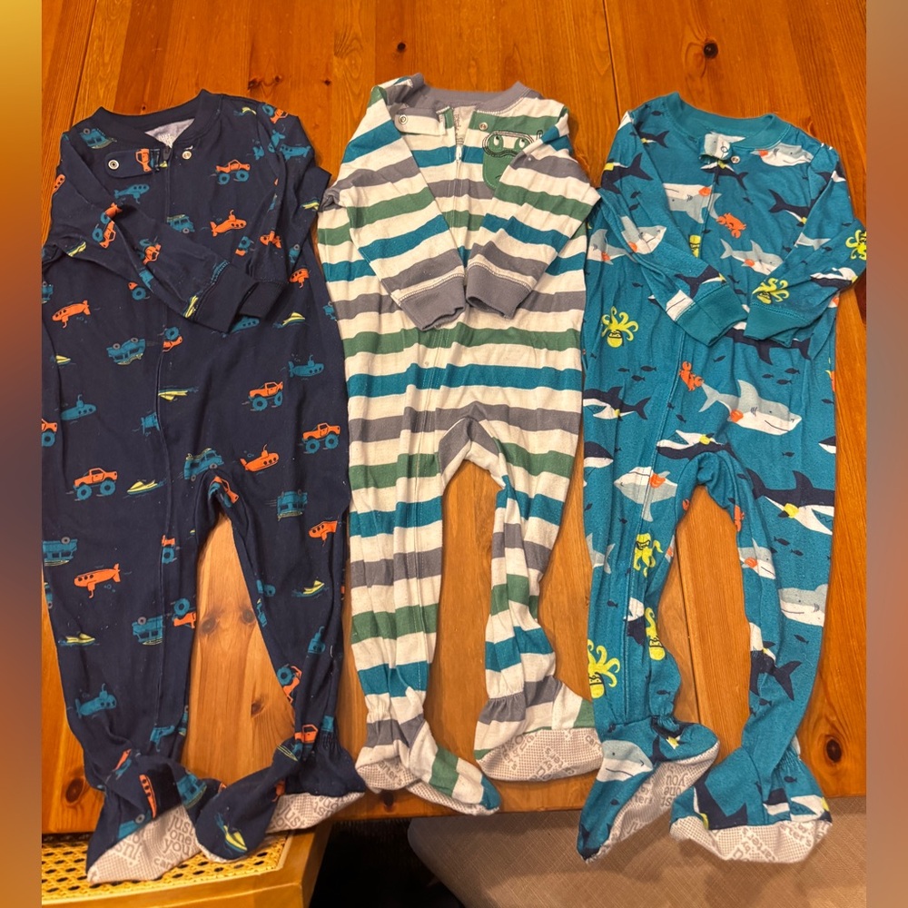Pajama bundle 18 months Well